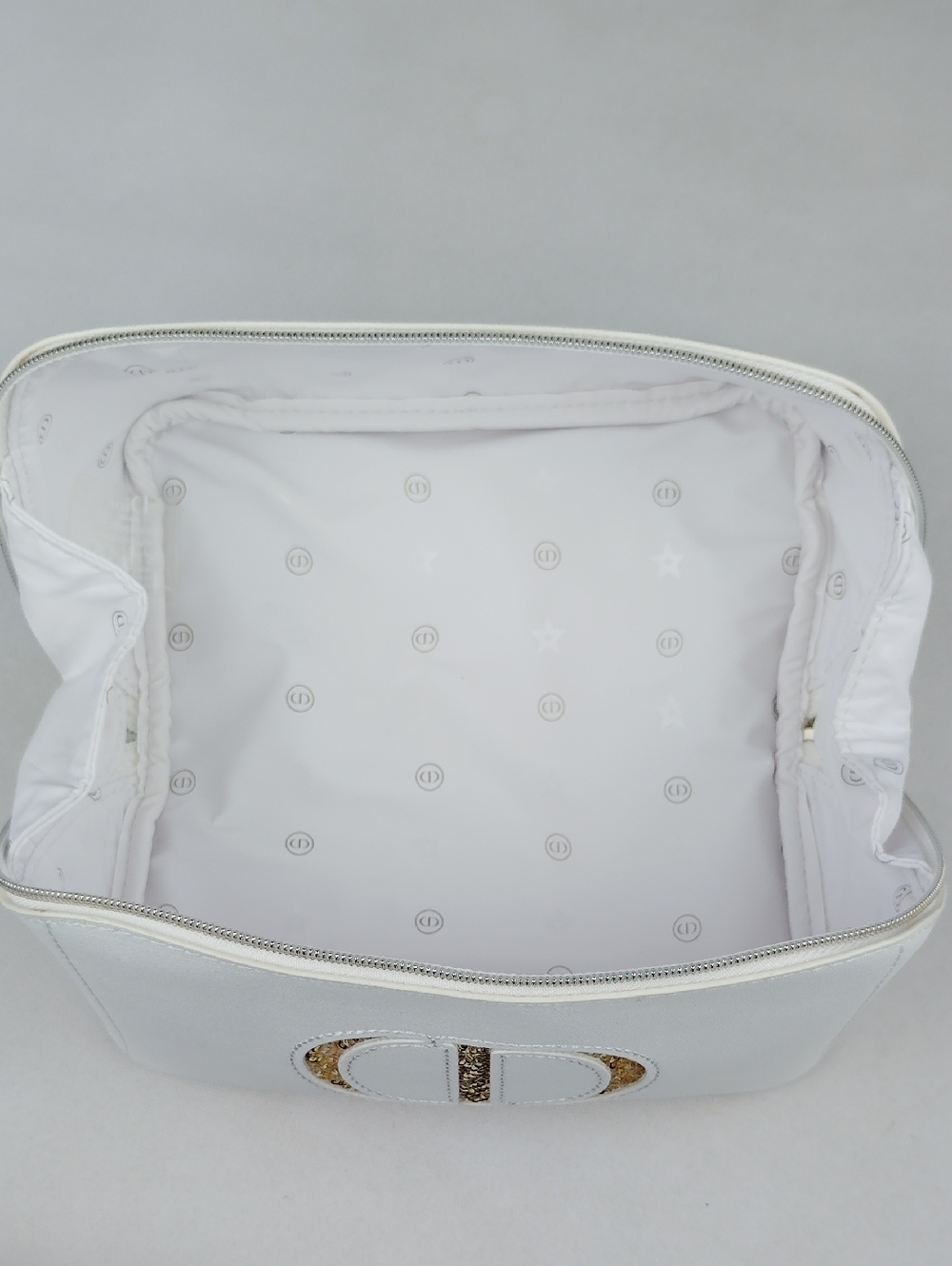 Christian Dior Cosmetic Pouch. - Picture 8 of 11